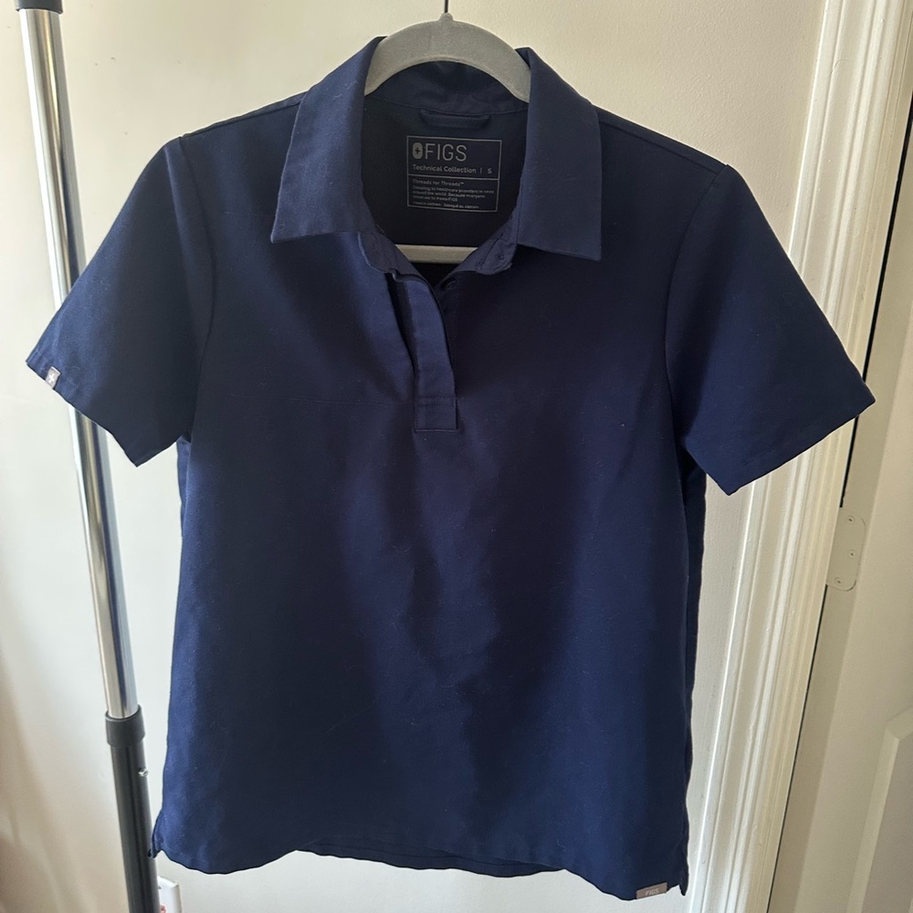 Women’s Figs Navy Nala- Shortsleeve Scrubpolo (size small)